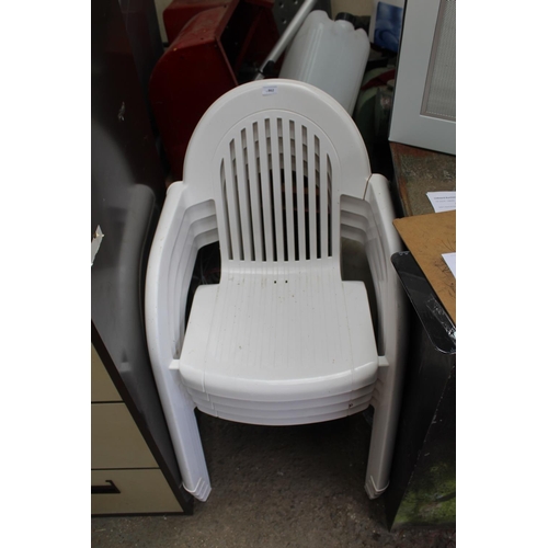 862 - WHITE ROUND GARDEN PLASTIC TABLE AND 4 CHAIRS