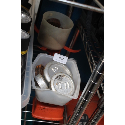 42 - SET OF SCALES AND A COUPLE OF SETS OF WEIGHTS