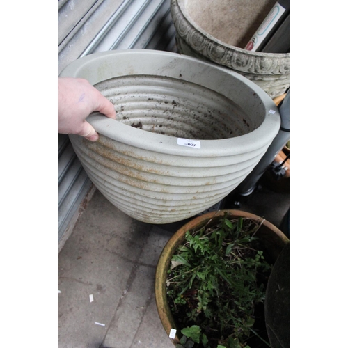 7 - LARGE PLASTIC RIBBED PLANT POT