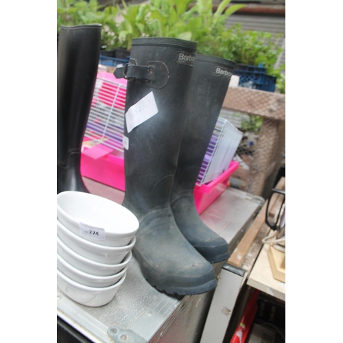 273 - PAIR OF SIZE 5 WELLINGTON BOOTS