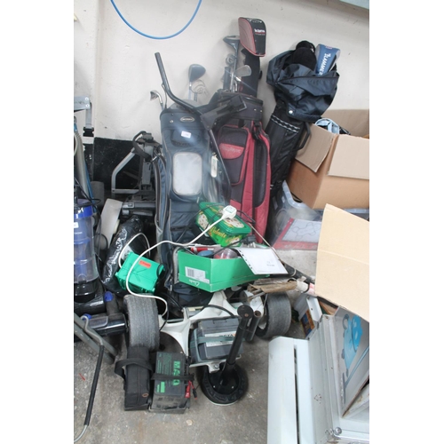 744 - LARGE QUANTITY OF GOLFING ITEMS