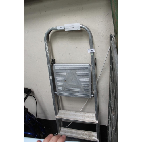 384 - ALUMINIUM 4 STEP LADDER