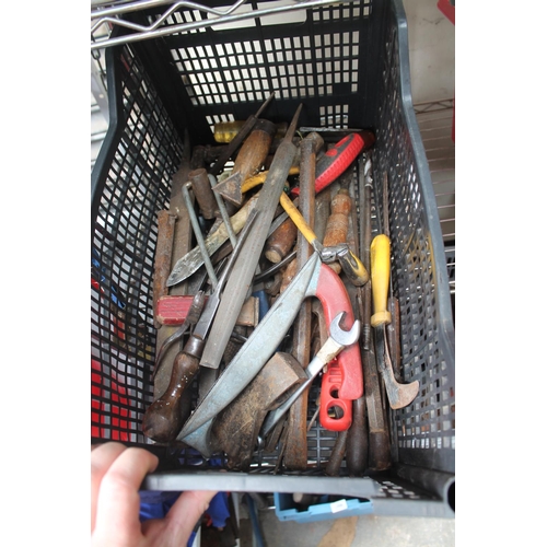 30 - BOX OF MAINLY  VINTAGE WOODWORKING  TOOLS
INC MARPLES ETC