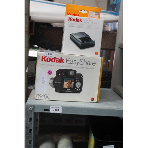 KODAK CAMERA & CHARGER KIT