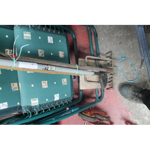 194 - BUNDLE OF GARDEN TOOLS