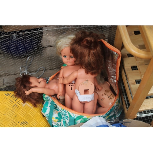 209 - BAG OF MIXED VINTAGE DOLLS