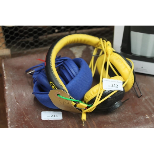 212 - 2 PAIRS HEADPHONES