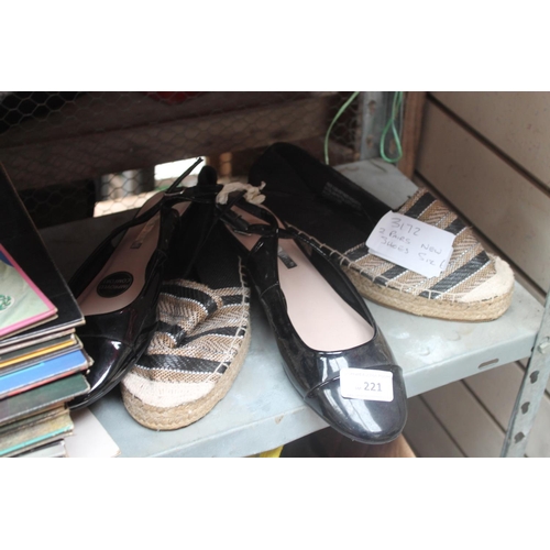 221 - 2 PAIRS OF NEW LADIES SHOES SIZE 6