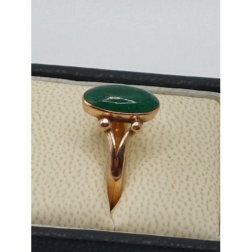 352 - 9ct GOLD JADE CABACHON RING. SIZE ‘Q’ WEIGHT 2.75gms. HALLMARKED.