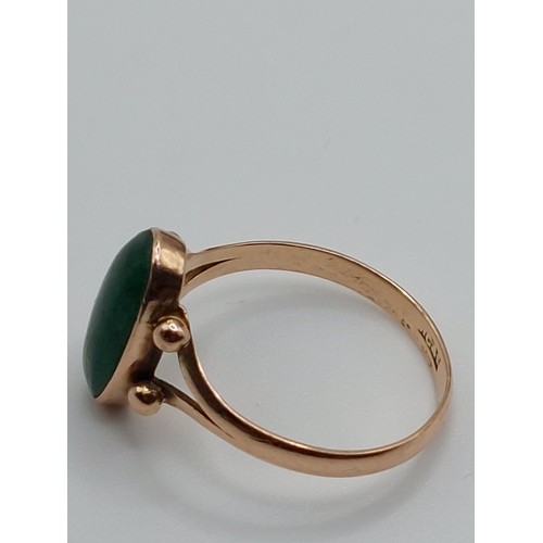 352 - 9ct GOLD JADE CABACHON RING. SIZE ‘Q’ WEIGHT 2.75gms. HALLMARKED.