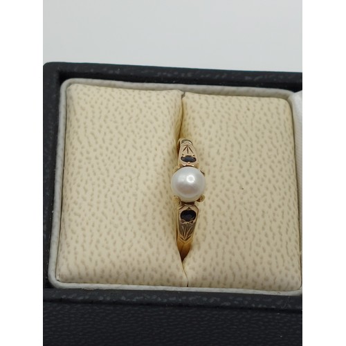 359 - 9ct GOLD PEARL & SAPPHIRE RING. SIZE ‘R’ HALLMARKED