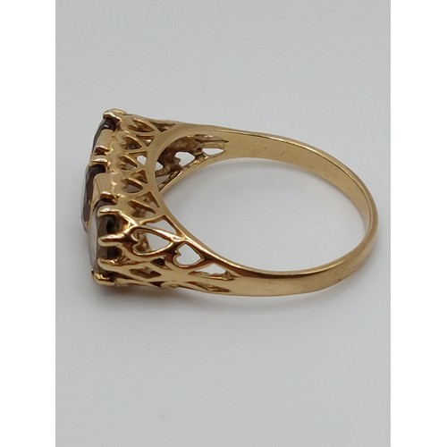 369 - 9ct GOLD 3 STONE QUARTZ RING. SIZE ‘O’ WEIGHT 2.9gms HALLMARKED