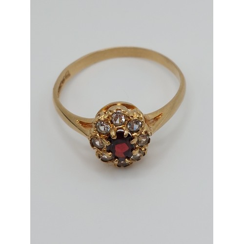 371 - 9ct GOLD GEM SET CLUSTER RING. SIZE ‘P’ HALLMARKED