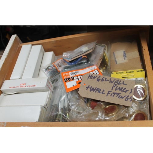 127 - BOX OF HINGES, WALL PLUGS AND WALL FITTINGS