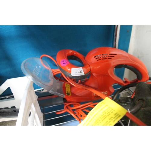 37 - ELECTRIC FLYMO HEDGE TRIMMER