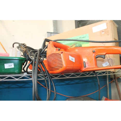 20 - CASTOR WORKING ELECTRIC CHAINSAW