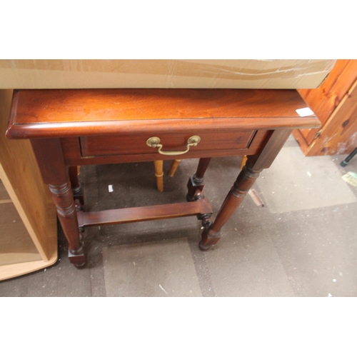 533 - ORNATE TIDY MAHOGANY SIDE TABLE