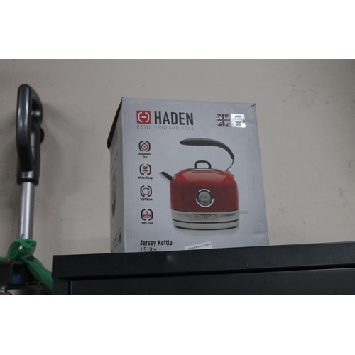 929 - BOXED HAYDEN CORDLESS KETTLE WITH TEMP GAUGE