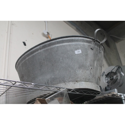 33 - VERY LARGE GALVANISED TIN BATH