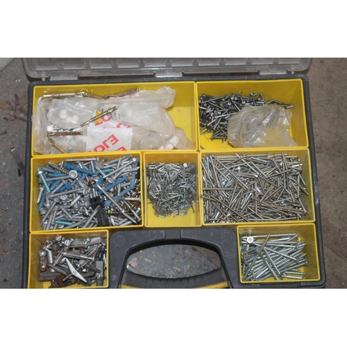 67 - ORGANISER OF SCREWS AND BOLTS