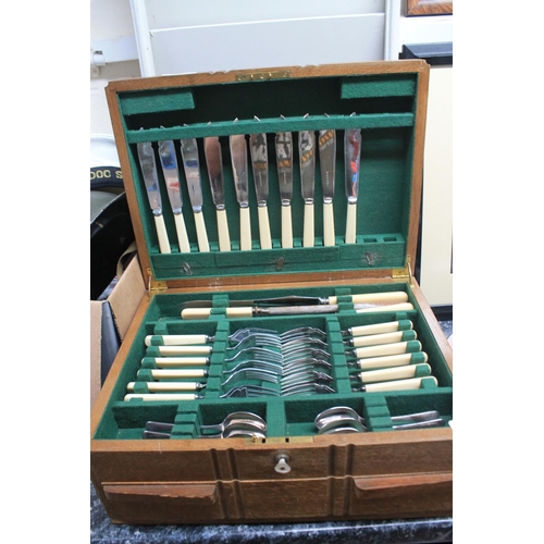 496 - OAK CUTLERY SET WITH KEY