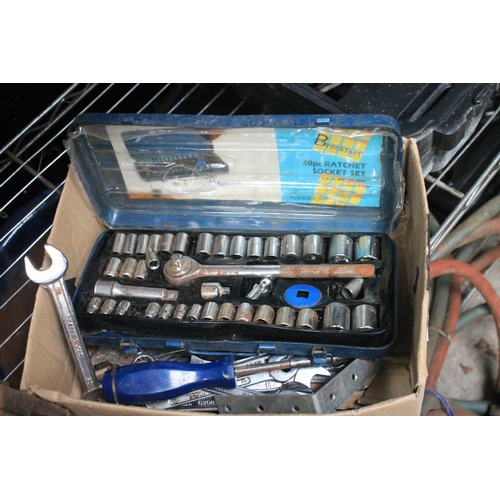 37 - BOX INC SOCKET SET