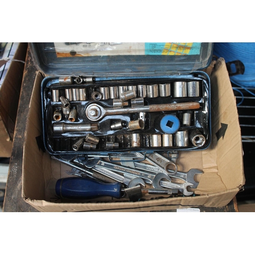 33 - BOXED SOCKET SET PLUS SPANNERS