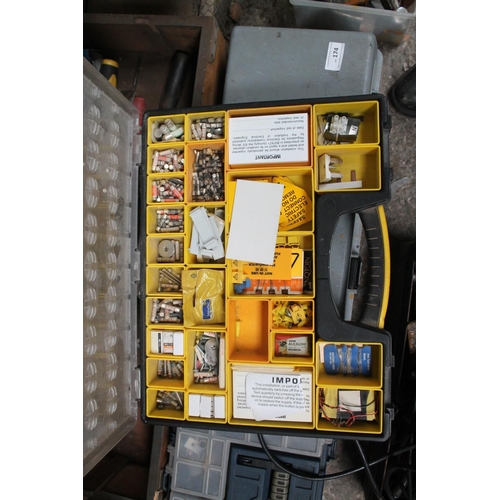 133 - TRAY OF ASSORTED FUSES