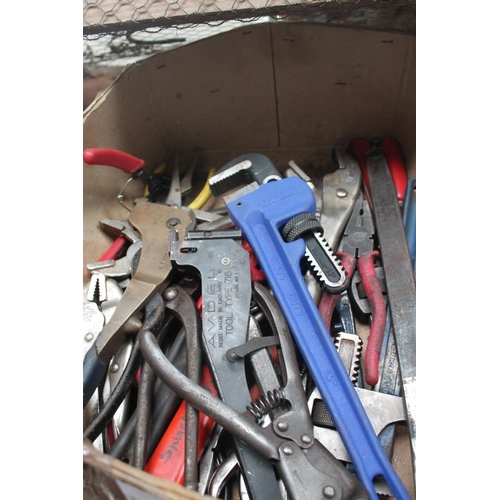 135 - BOX OF VARIOUS TOOLS. STILSON INC RECORD RIVETER, PLIERS, SELF GRIP WRENCHES AND CUTTERS