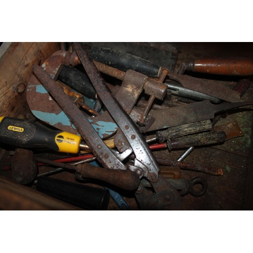 164 - VINTAGE PINE CRATE WITH TOOLS