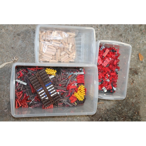 20 - QTY OF RAWLPLUGS DOWELS AND OTHERS