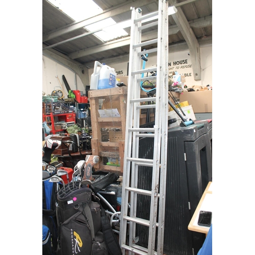 248 - ALUMINIUM EXTENDING LADDER