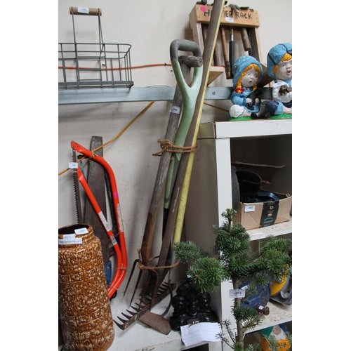 46 - BUNDLE OF ASSORTED GARDEN TOOLS