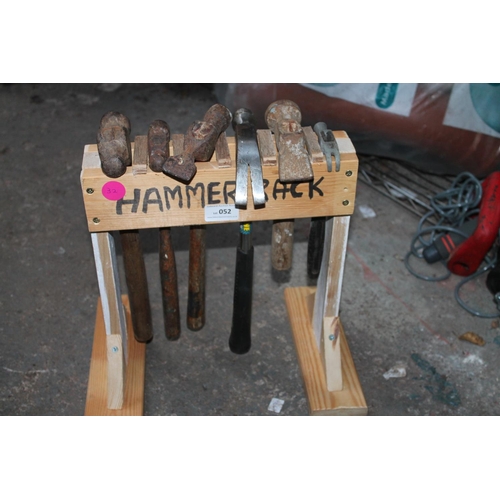 52 - HAMMER RACK WITH 6 VINTAGE HAMMERS