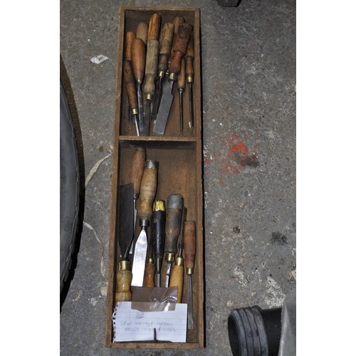 10 - BOX OF VINTAGE CHISELS. VARIOUS SIZES AND TYPE