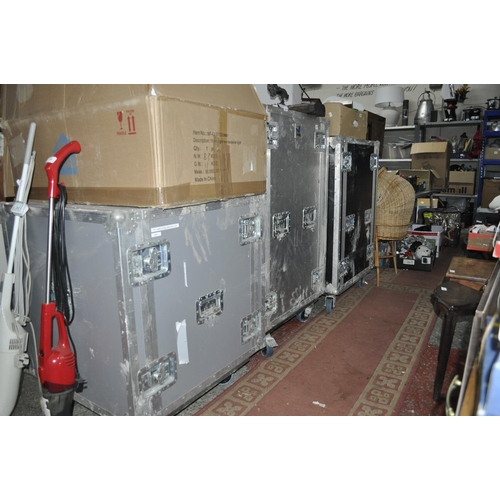 802 - 3 FLIGHT CASES