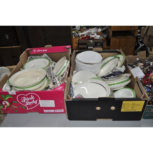 813 - BOX OF DINNER SERVICE