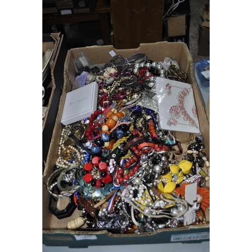 814 - LARGE BOX OF COSTUME JEWELLERY