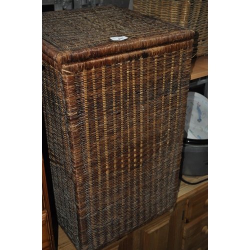 WICKER LINEN BASKET