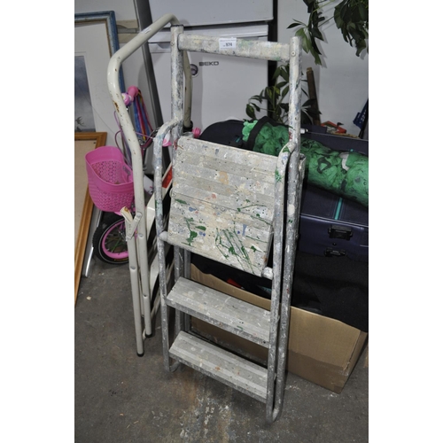 874 - DECORATORS SAFETY LADDER