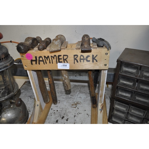 58 - HAMMER RACK CONTAINING 5 VINTAGE HAMMERS