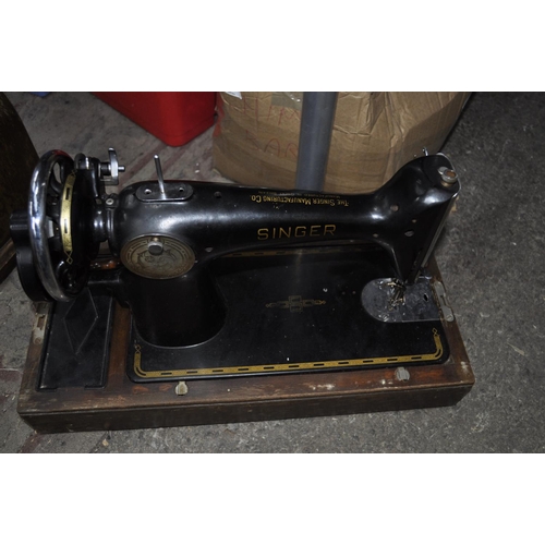 851 - ANTIQUE SINGER SEWING MACHINE