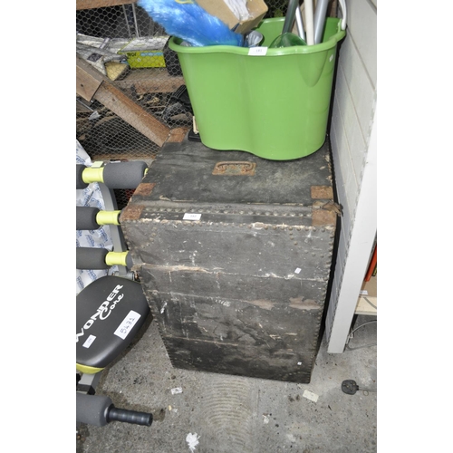 182 - LARGE VINTAGE TRUNK