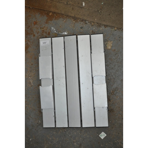 43 - ALUMINIUM FOLDAWAY STEPS