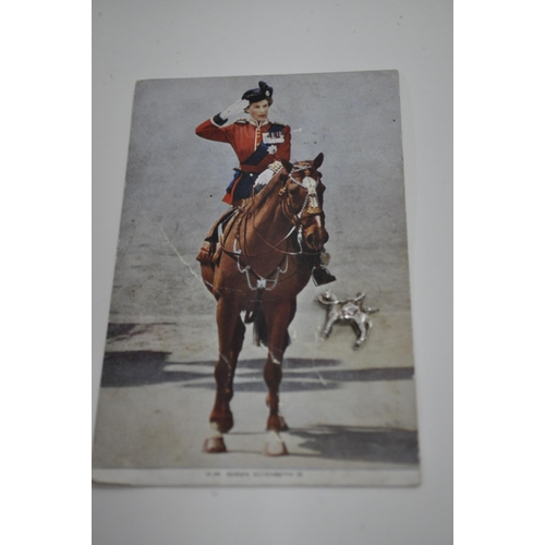 288 - VINTAGE 925 SILVER QUEEN ELIZABETH 2 SALUTING ON HORSE PLUS MATCHING POSTCARD