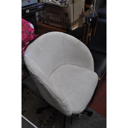 682 - SHEEPSKIN COVERED OFFICE CHAIR