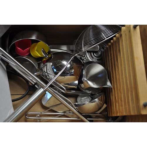 255 - BOX OF STAINLESS STEEL KITCHEN ITEMS