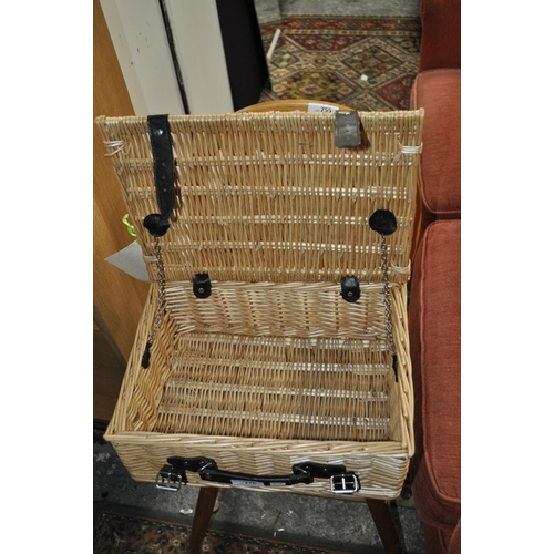 278 - SMALL WICKER PICNIC BASKET