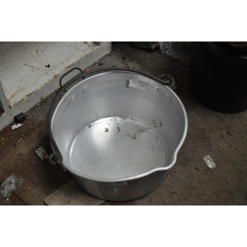 48 - ALUMINIUM JAM PAN