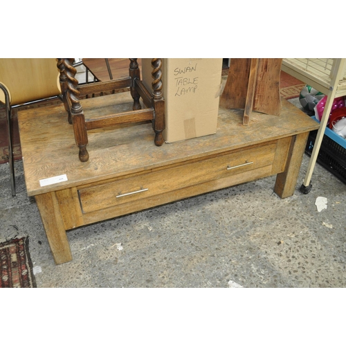 604 - OAK SINGLE SINGLE DRAWER CHUNKY COFFEE TABLE